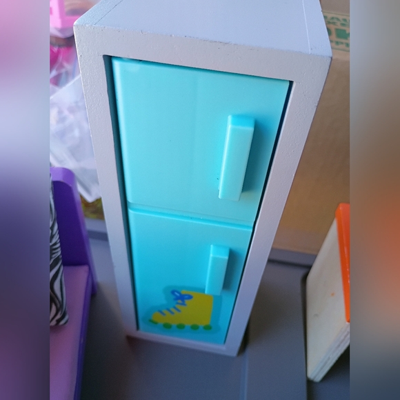 Wooden Doll Furniture And 1 Barbie Doll Lot. - Picture 4 of 10